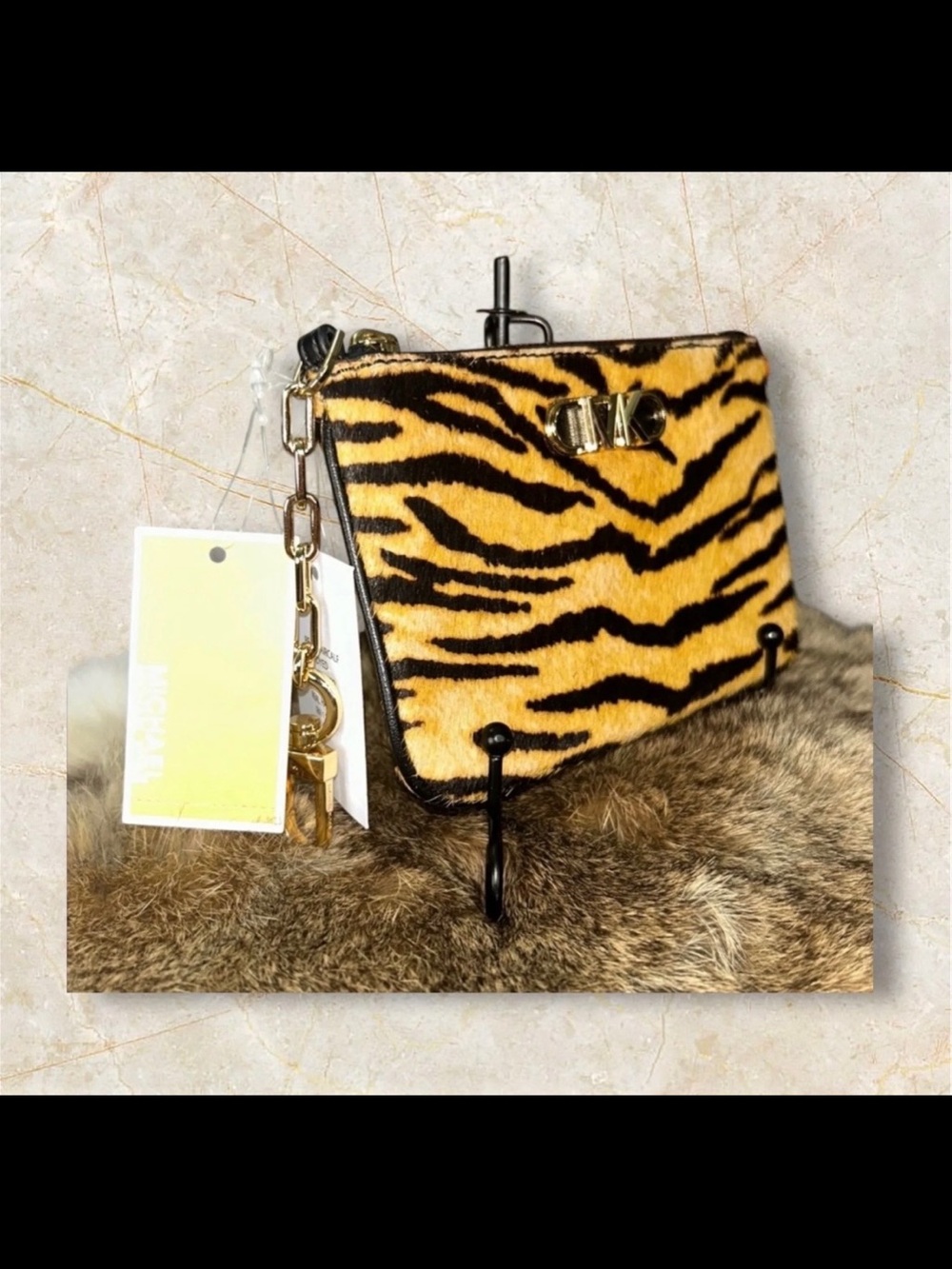 Michael Kors Parker Marigold
Key Card Holder Dyed Calf Hair NWT $178 Retail - Picture 4 of 4